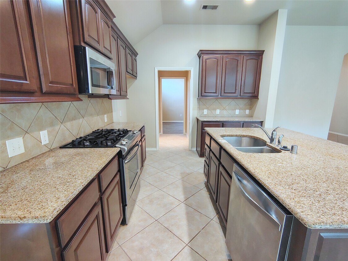 Foto principal - 13604 Evening Wind Dr