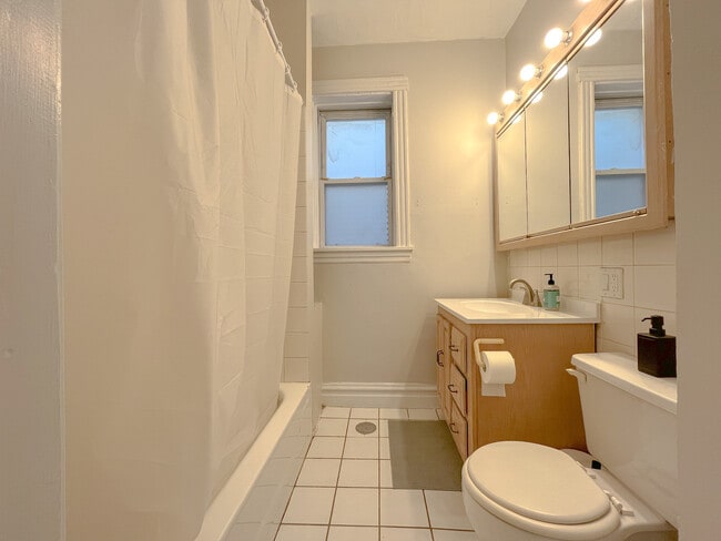 Building Photo - 2442 N Ashland Ave