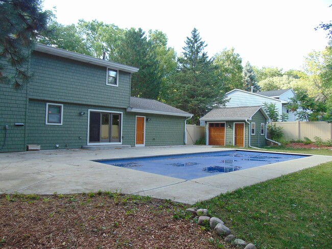 Building Photo - 481 Edward Dr
