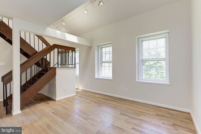 Foto del edificio - 3895 Rodman St NW