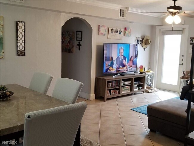 Foto del edificio - 3 br, 1.5 bath House - 7091 Coolidge St
