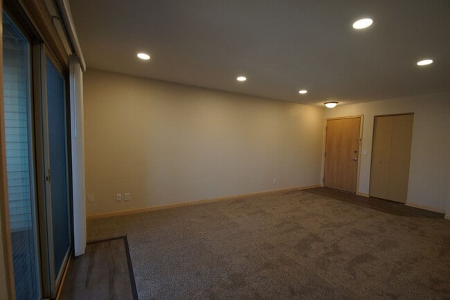 Building Photo - Modern Elegance Meets Comfort – Beautifully Renovated Two-Bedroom