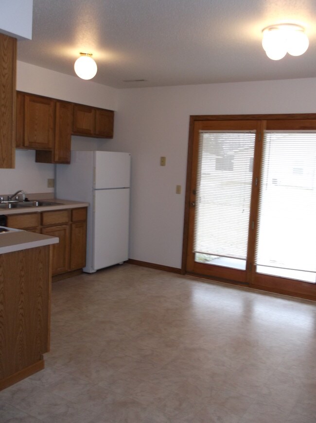 Building Photo - 1002 Donna Ave