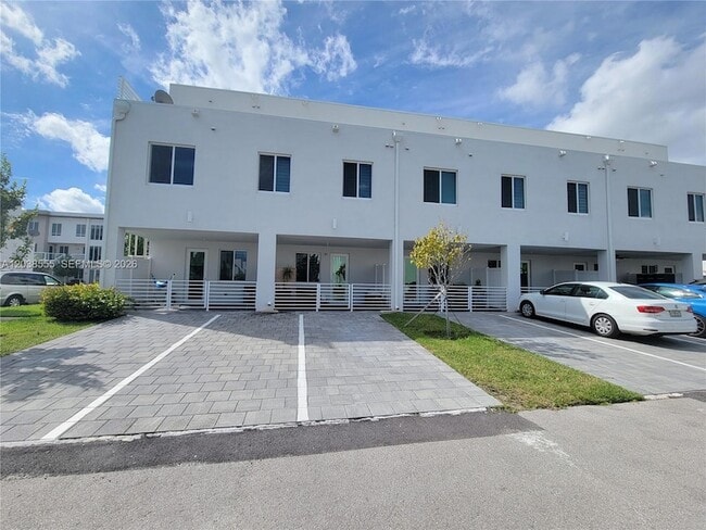 Building Photo - 6401 NW 103rd Pl