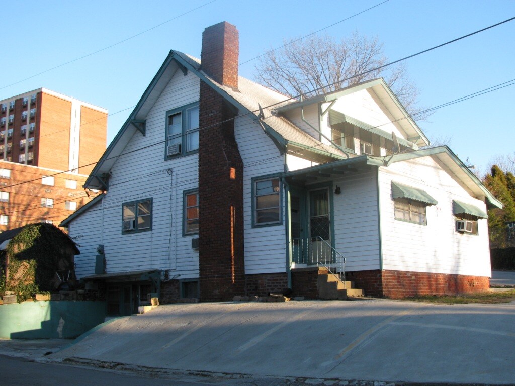University Student Needed to Share Apartment - 316 S 17th St
