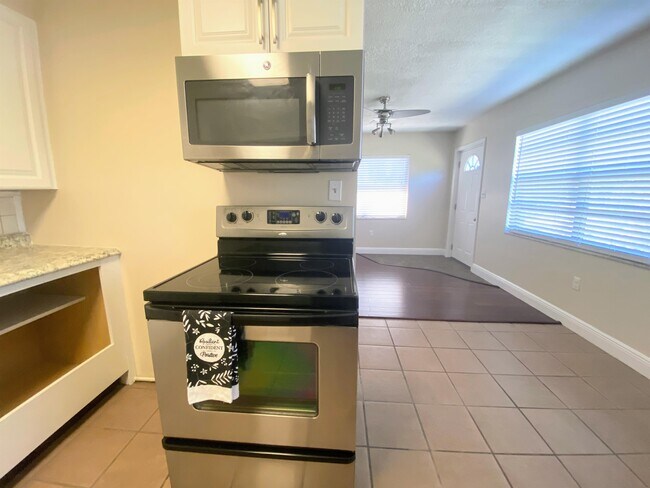 Foto del edificio - 3256 Roxborough Ave