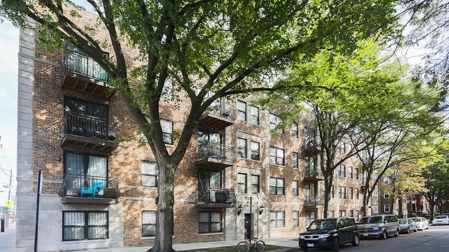 Building Photo - 4759 N Maplewood Ave