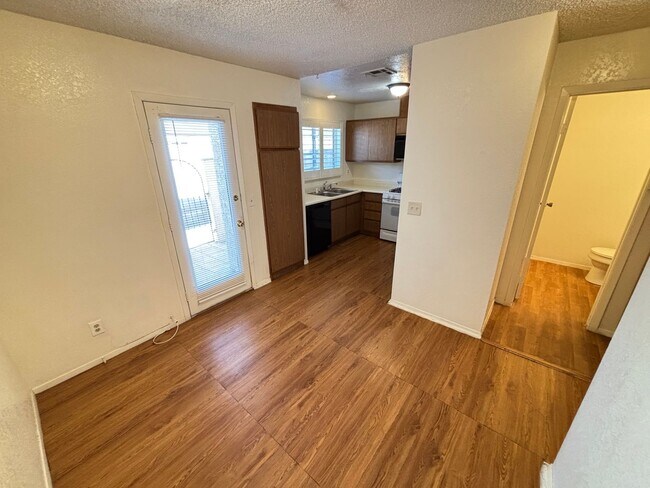Foto del edificio - Gorgeous 2BD / 2.5BATH home located in Sum...