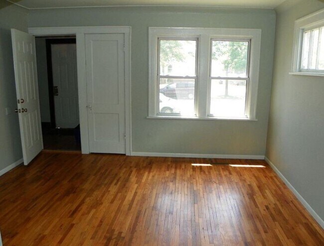 Foto del edificio - 2 br, 2 bath House - 1021 Central Avenue W