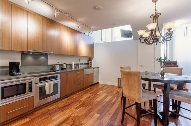 Photo du bâtiment - 270 E 6th Ave