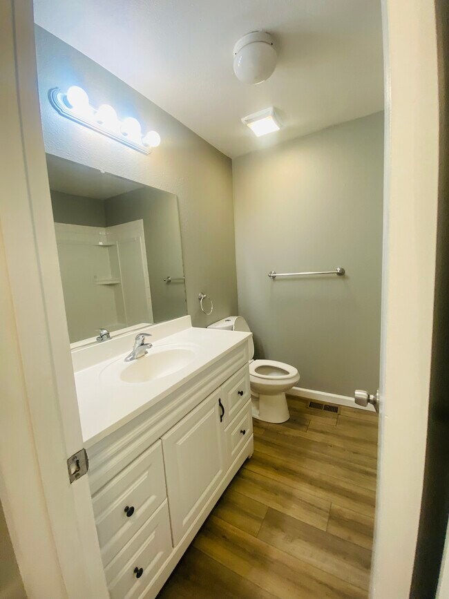 newly renovated bathrooms - 936 Santa Alicia Dr