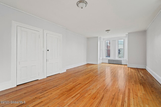 Building Photo - 521 23rd St