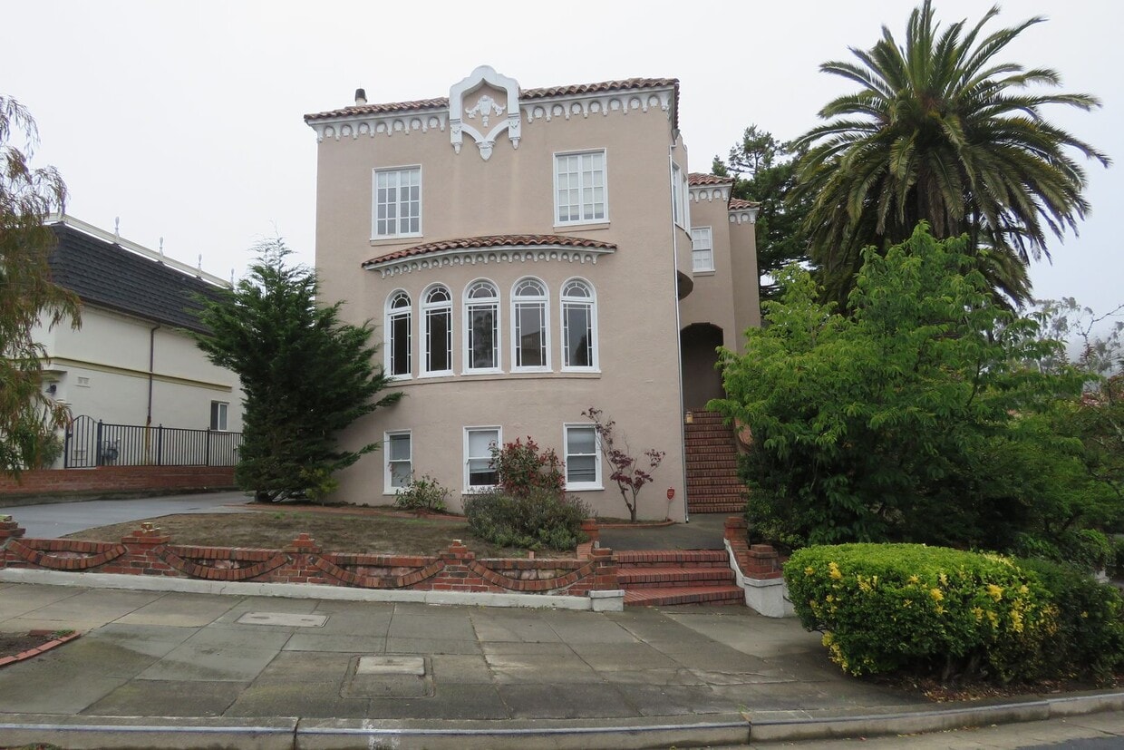 Elegant 4 bedroom House with bonuses - Elegant 4 bedroom House  with bonuses