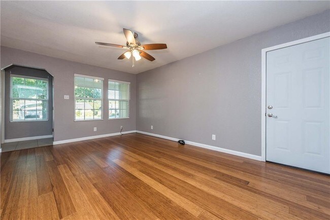 Building Photo - 6103 Woodhue Dr