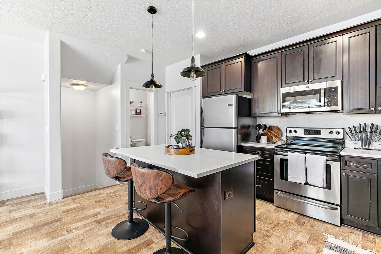 Primary Photo - 1812 W Irini Ln