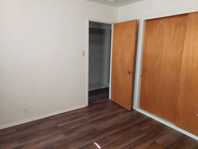 Building Photo - One bedroom apartment near Stateline