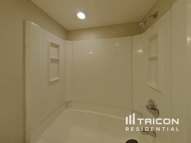 Foto del edificio - 2376 Millwood Ln