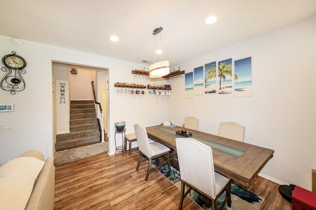 Foto del edificio - 1460 Mockingbird Ct