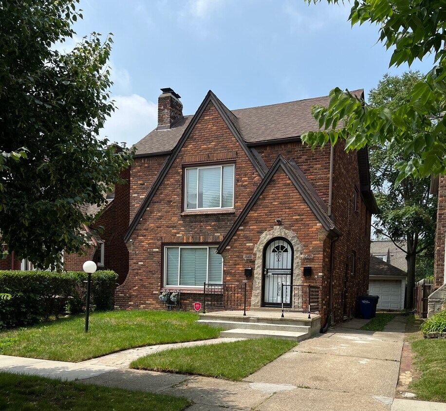 Foto principal - 18489 Santa Rosa Dr