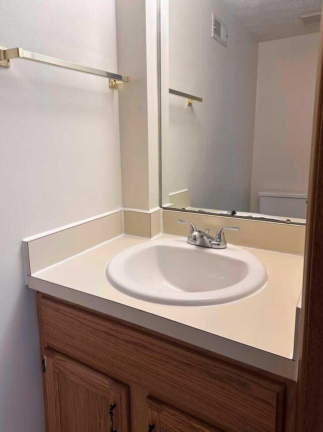Foto del edificio - 7947 Schoolside Dr