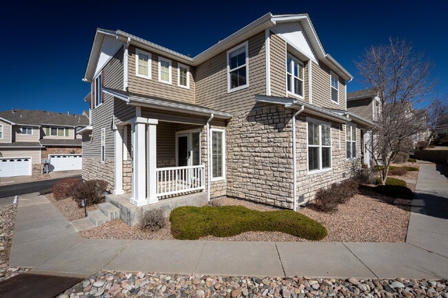 Building Photo - Beautiful 2 Bedroom End-Unit Townhouse in Montarbor Villas w/ Mountain Views