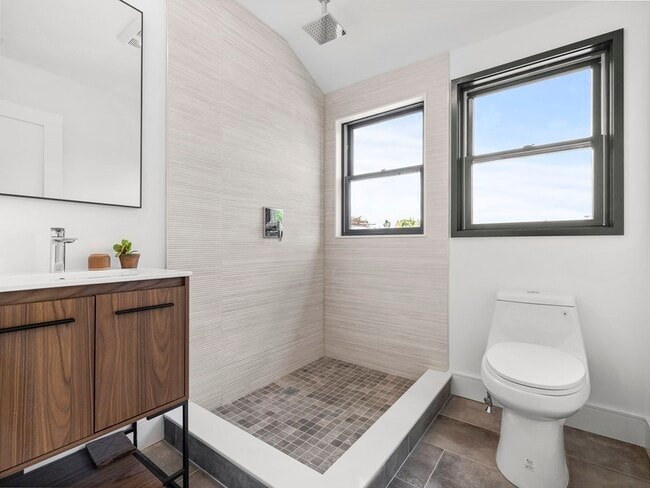 Building Photo - 377 Washington St