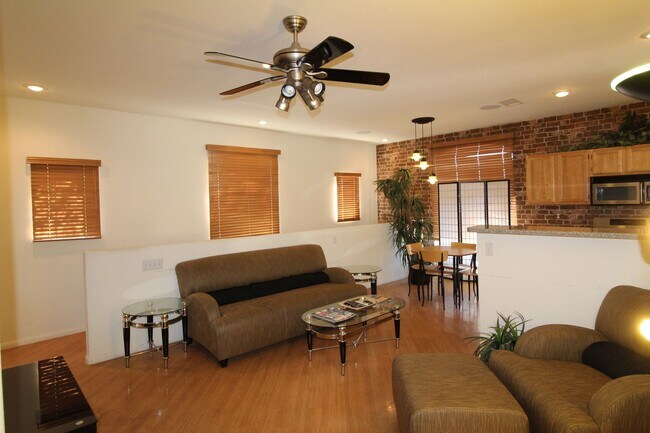 Building Photo - SHOWINGS AVAILABLE NOW