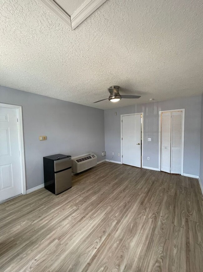 Building Photo - 120 Coco Plum Dr