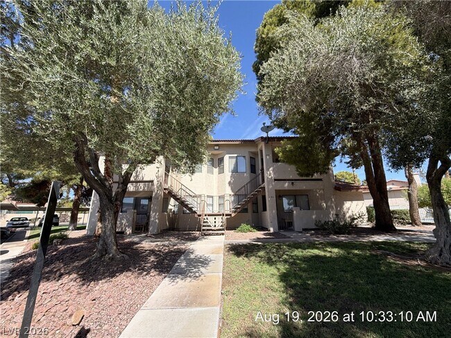 Foto del edificio - 705 Rock Springs Dr