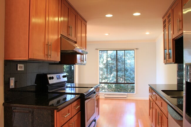 Building Photo - 4 Admiral Dr