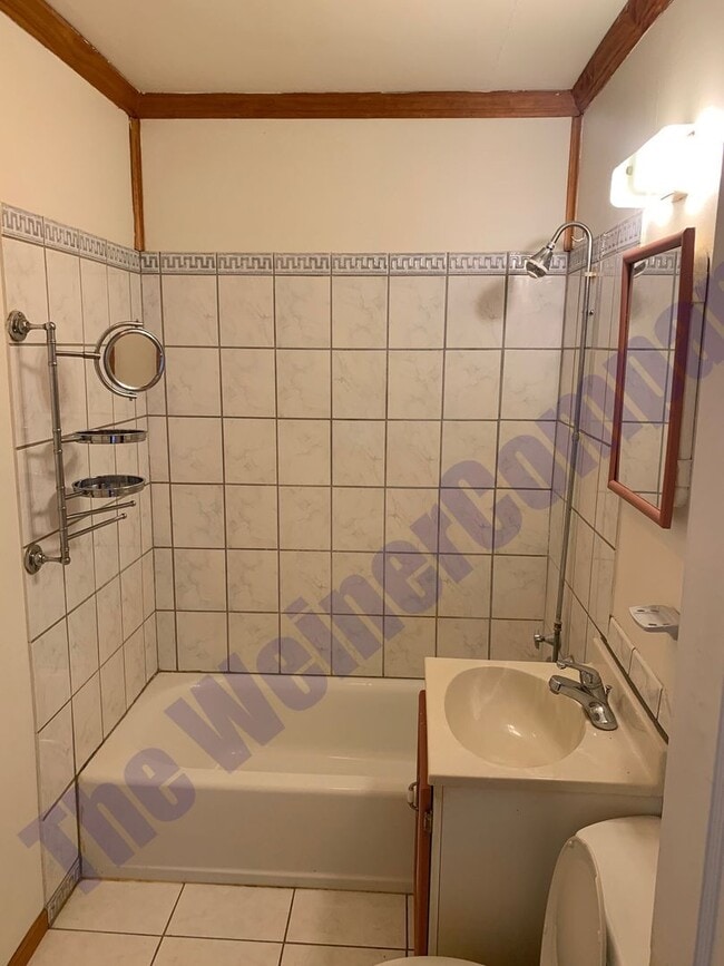Building Photo - House near Hessel Park for sublease!