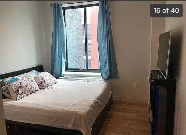 Dormitorio con cama tamaño king - 8 Vanderbilt Ave