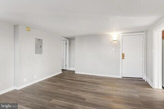 Building Photo - 212 Warren St