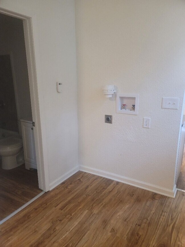 Building Photo - Buchanan Triplex