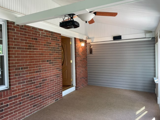 Building Photo - 3211 Creston Ct