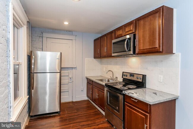 Building Photo - 2628 11th St NW