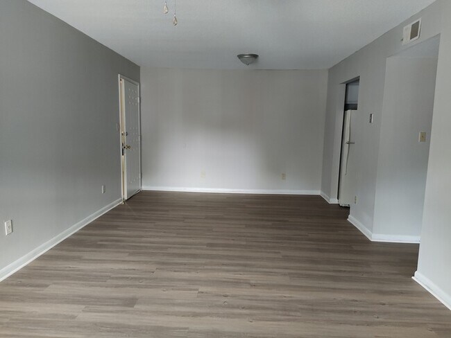 Building Photo - 108 Briarcliff Dr