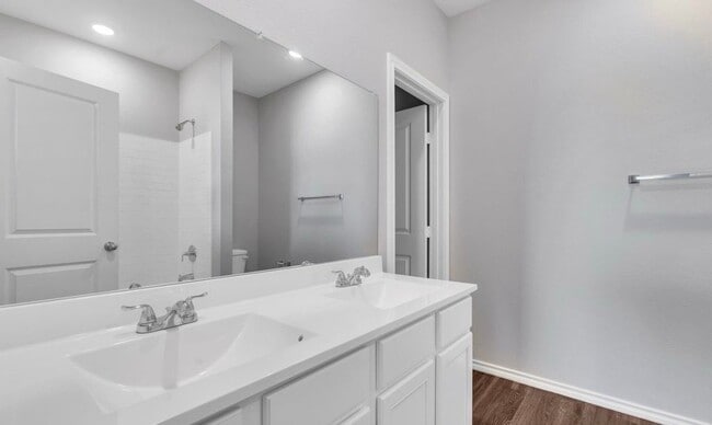 Building Photo - 1124 Msn Crk Dr