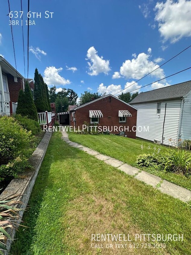 Foto principal - 3 Bedroom Home in Clairton - Accepting Sec...