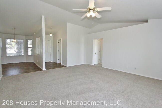 Foto del edificio - 3 br, 2 bath House - 1084 N. Maura Ave