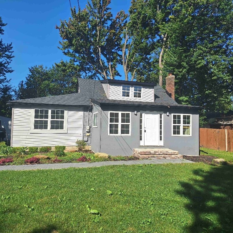 Primary Photo - 1077 Oakwood Blvd