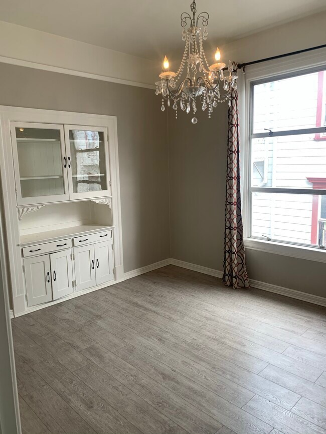 Dining room - 427 Union St