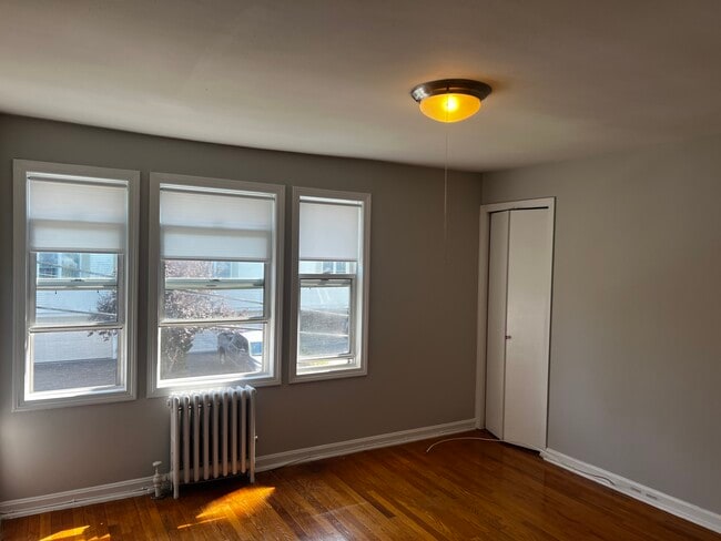 Building Photo - 62 Carlisle St