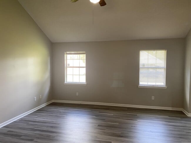 Building Photo - 293 Kenny Dr