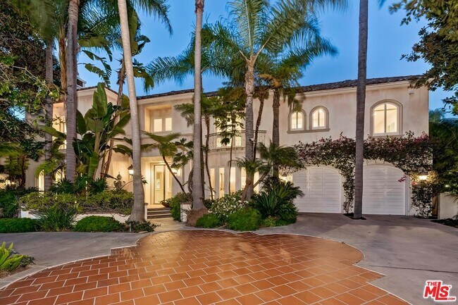 Foto del edificio - 812-814 N Bedford Dr