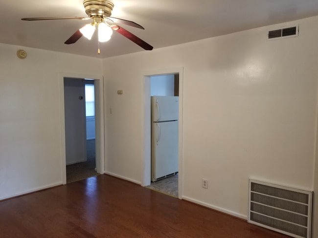 Living room - 385 Riverview Ave