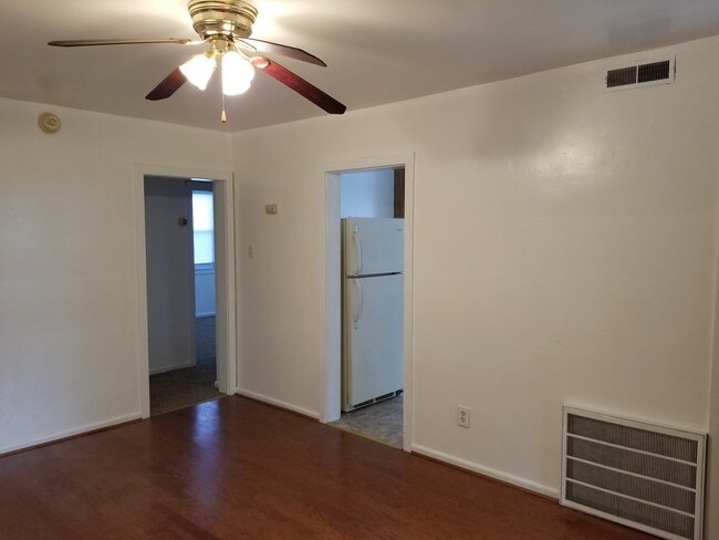 Sala de estar - 385 Riverview Ave