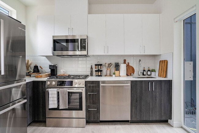 Building Photo - 1414 E Howell St