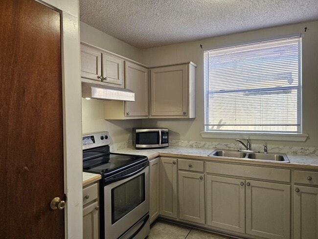 Foto del edificio - Available Now!