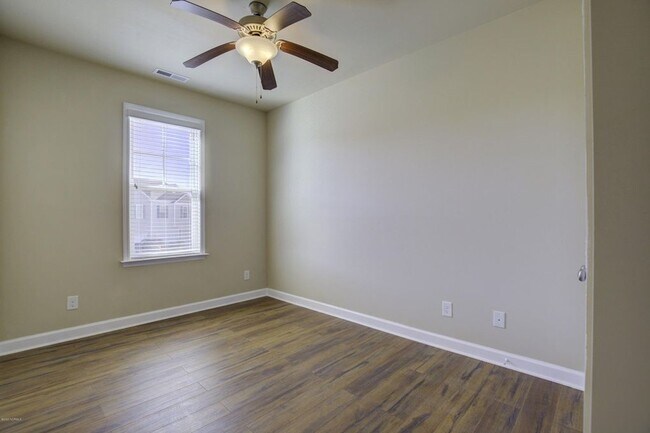 Building Photo - 303 Cedar Island Trl
